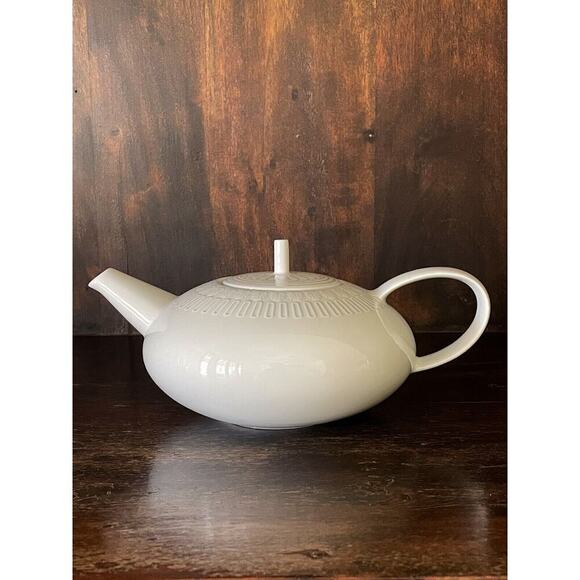 Ornament Collection Vista Alegre Tea Pot Porcelain Sam Baron, 2011 - Picture 1 of 10